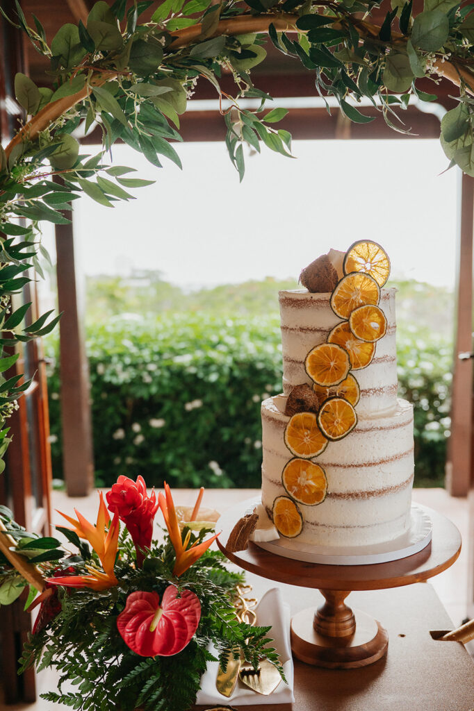 Close-up of tropical wedding floral arrangements with light colors
