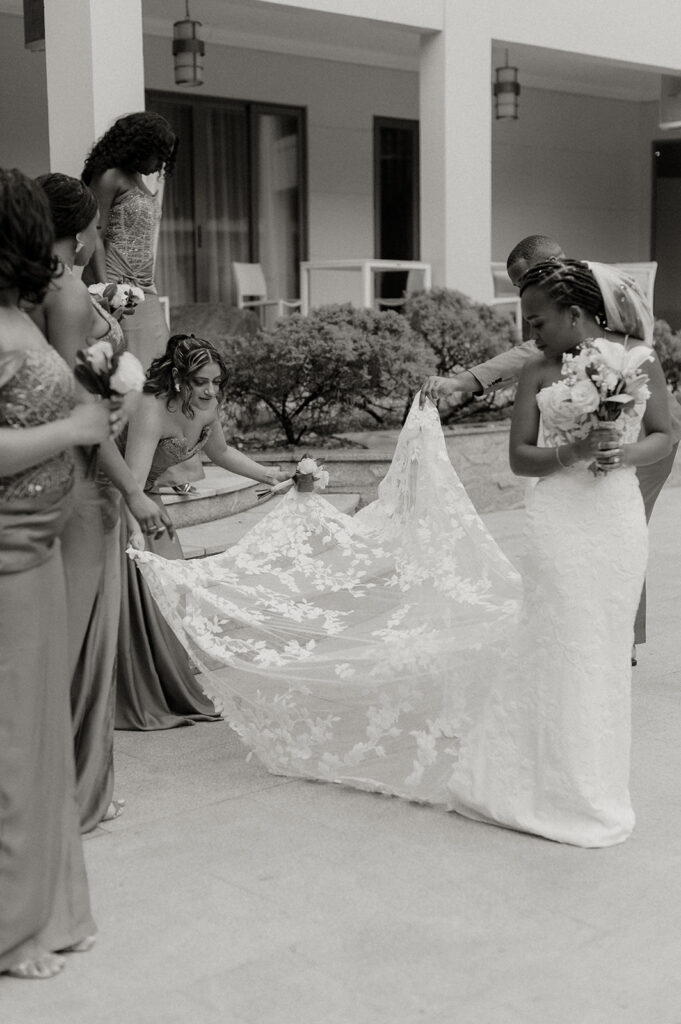 Bride posing with her bridal party